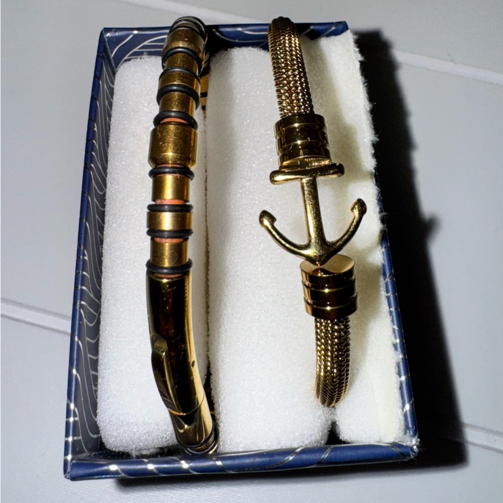 NWT Eye Candy Gold Bracelet Set Anchor & Gold Tone